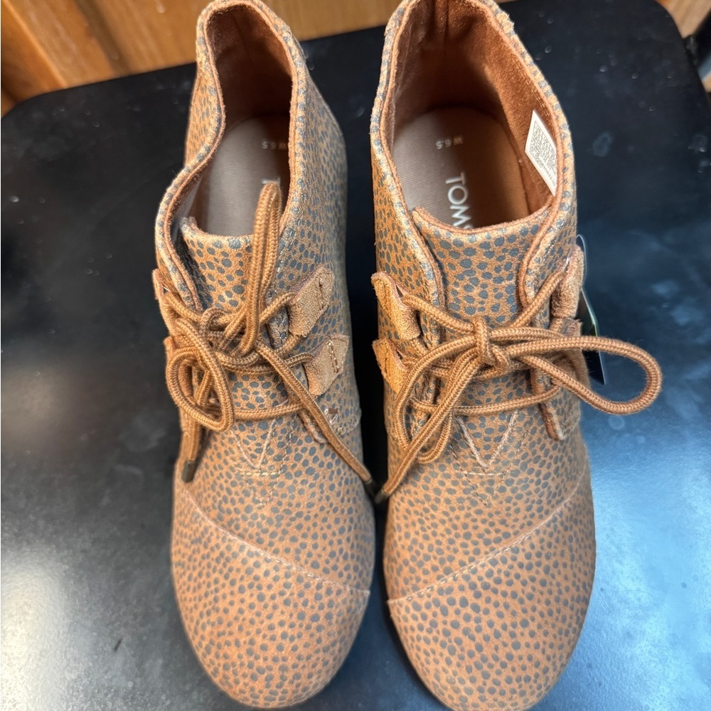 NWT TOMS Womens Cala Tan Mini Cheetah Suede Wedge Booties Size 6.5